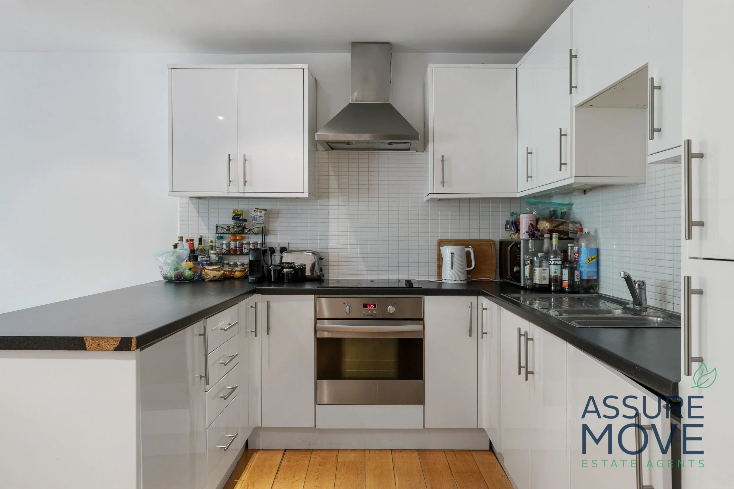 Flat Cavell Street in Greater London