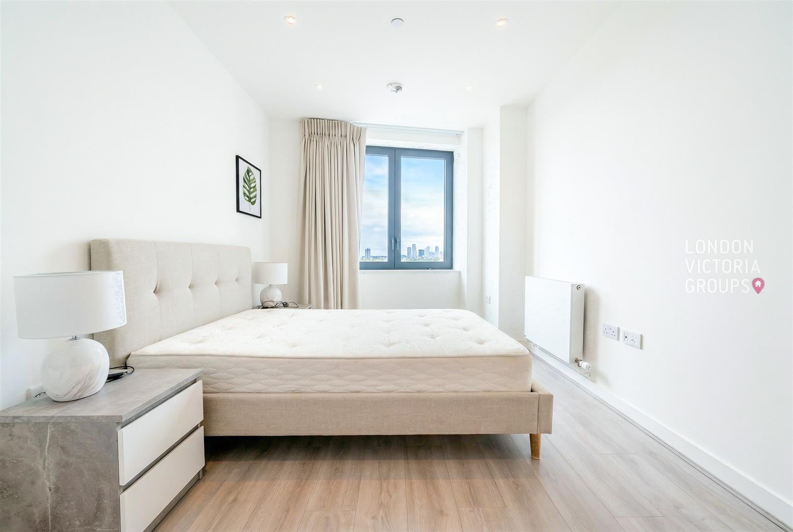 Flat Gillender Street in Greater London