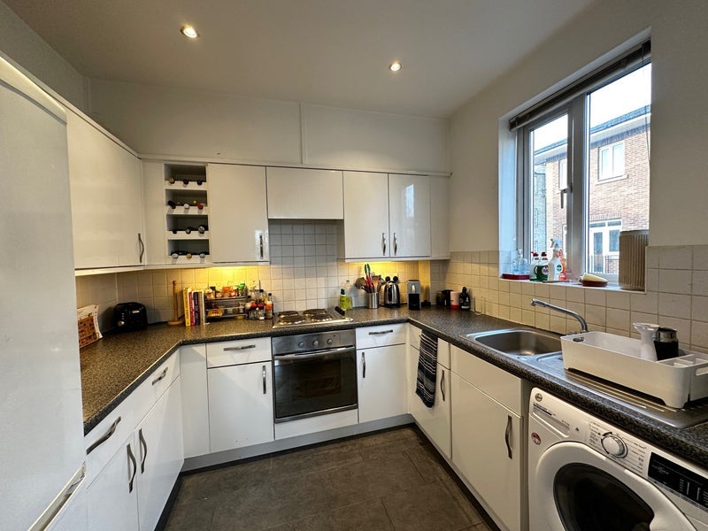 Room Middleton Road in Greater London