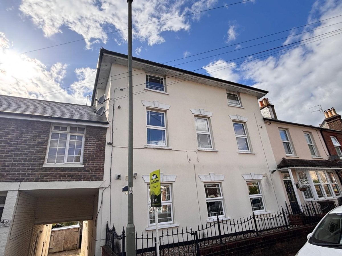 Flat Somerset Road in Reigate and Banstead