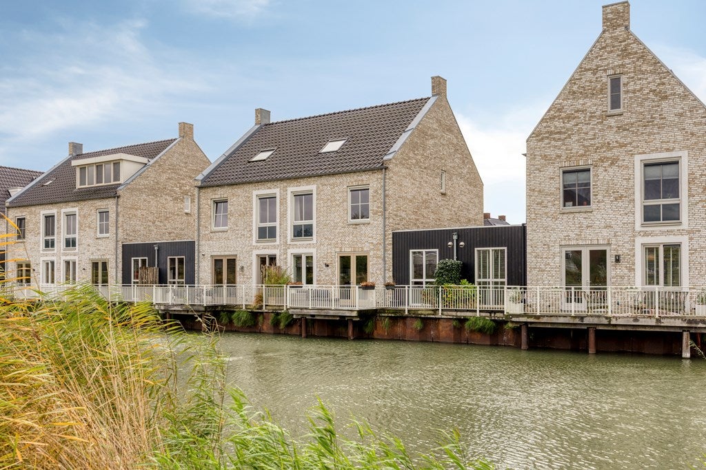 Huis J van Damstraat 15 in Kesteren