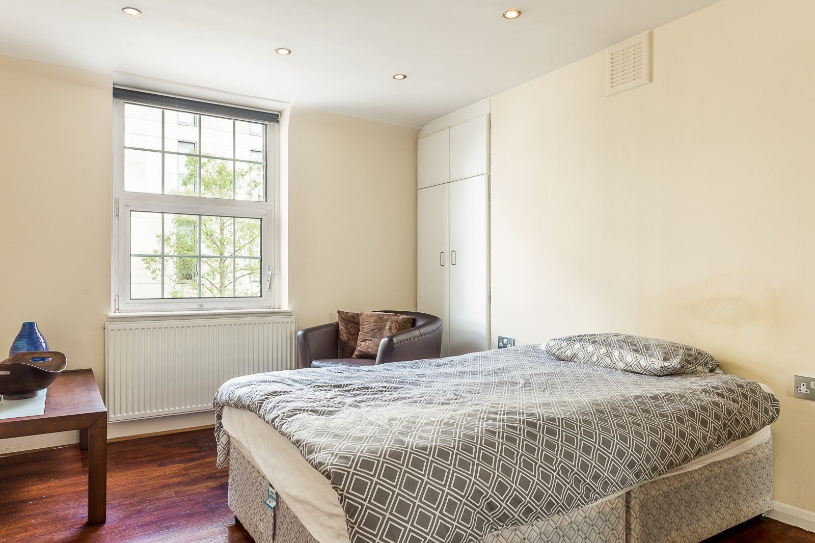 Flat Gatliff Road in City of Westminster