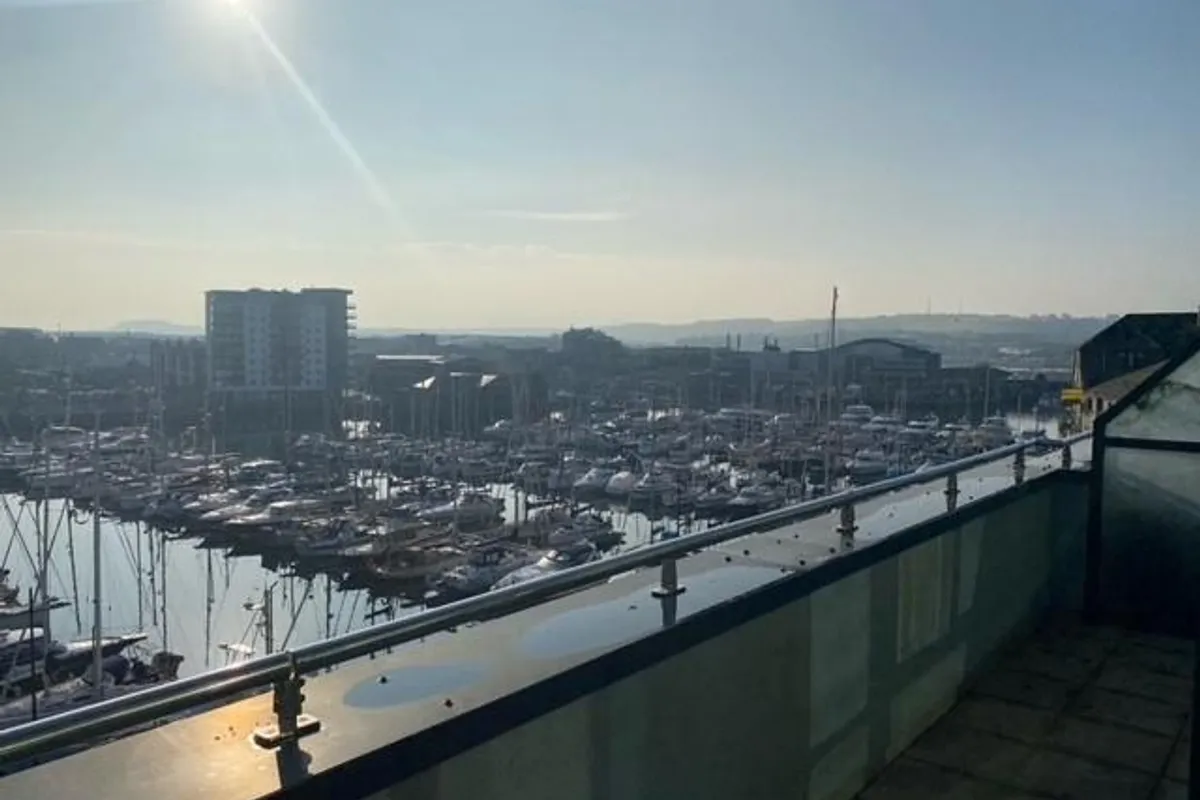 Flat Vauxhall Street in Plymouth