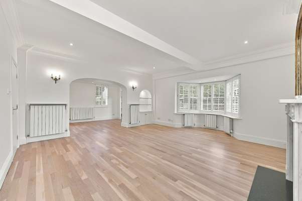 House West Side Common in Greater London