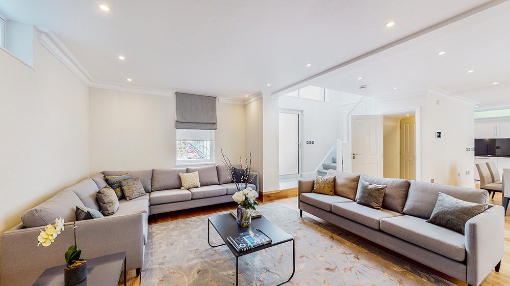 House Warwick Gardens in Greater London