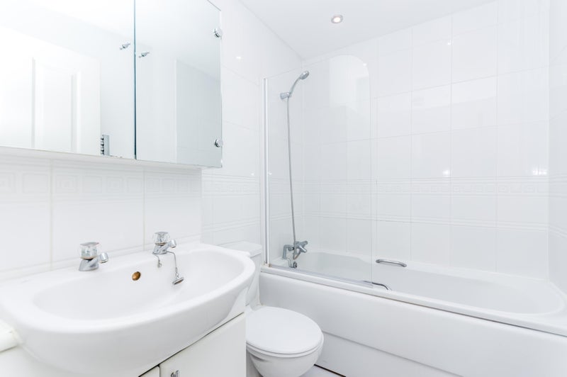 Room White Close in Slough