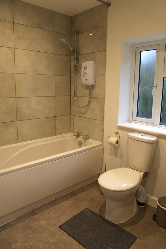 Room Juniper Road in Crawley