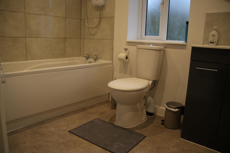 Room Juniper Road in Crawley