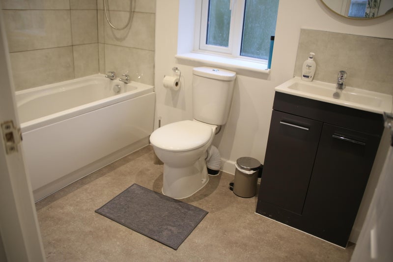 Room Juniper Road in Crawley