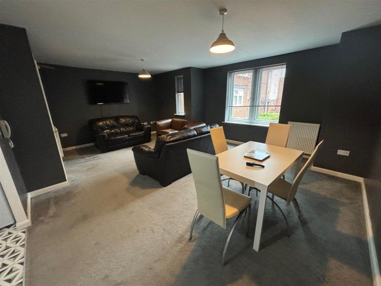 Flat Claypath in Durham