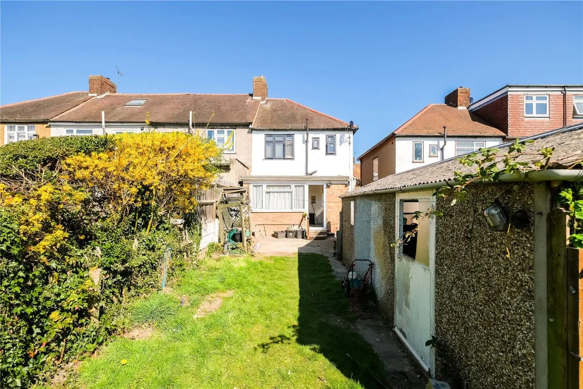 House Ashbury Gardens in Greater London