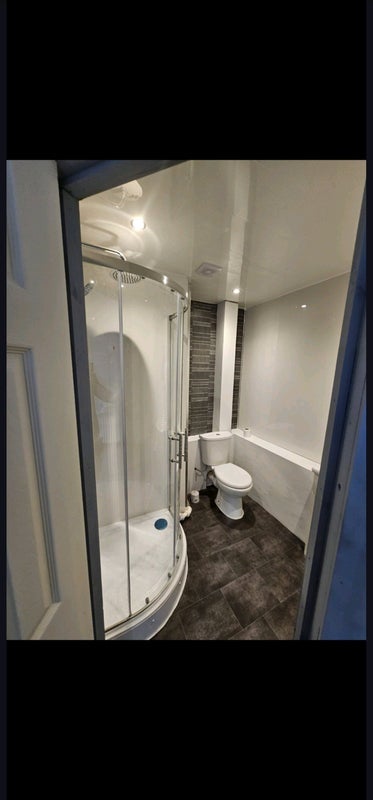 Room Dawlish Avenue in Leeds