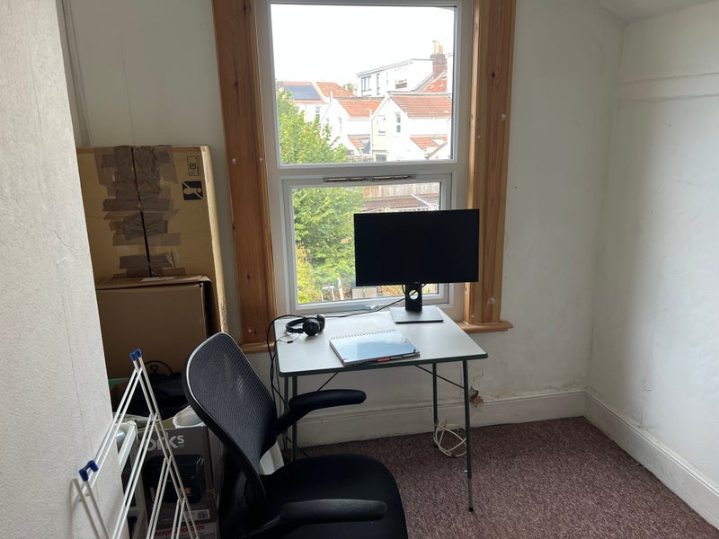 Room Milner Road in Bristol