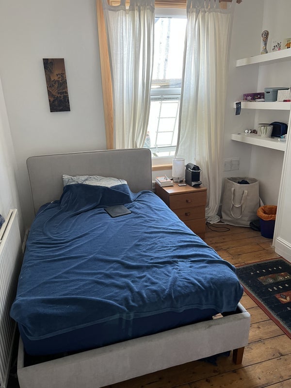 Room Milner Road in Bristol