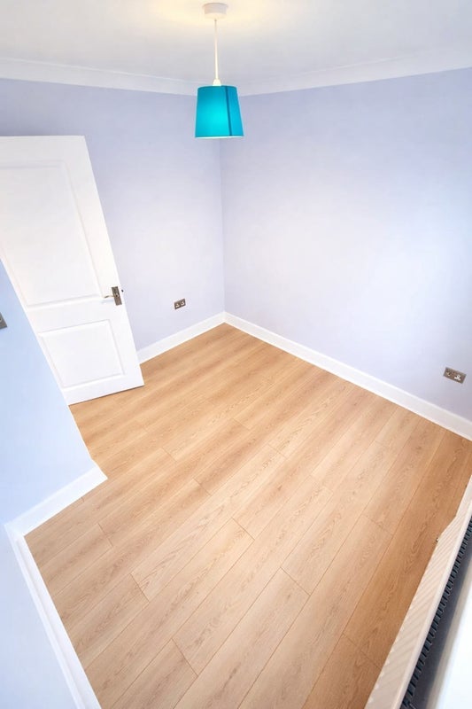 Flat Canning Road in Greater London