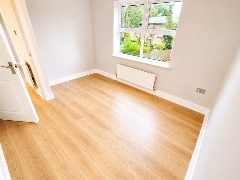 Flat Canning Road in Greater London