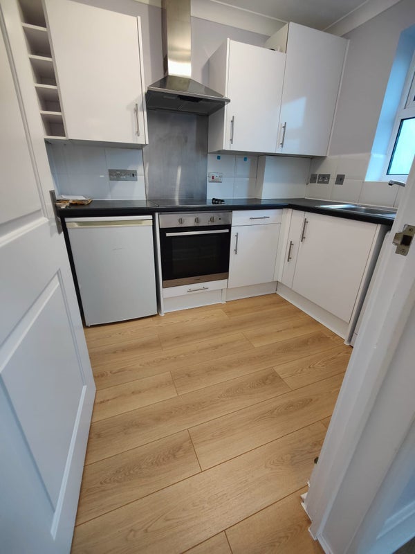 Flat Canning Road in Greater London