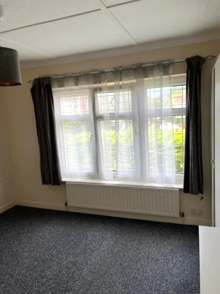 Room Farnborough Crescent in Greater London