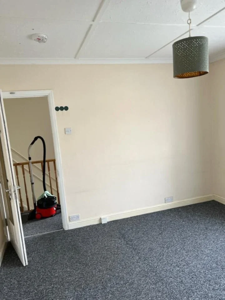 Room Farnborough Crescent in Greater London
