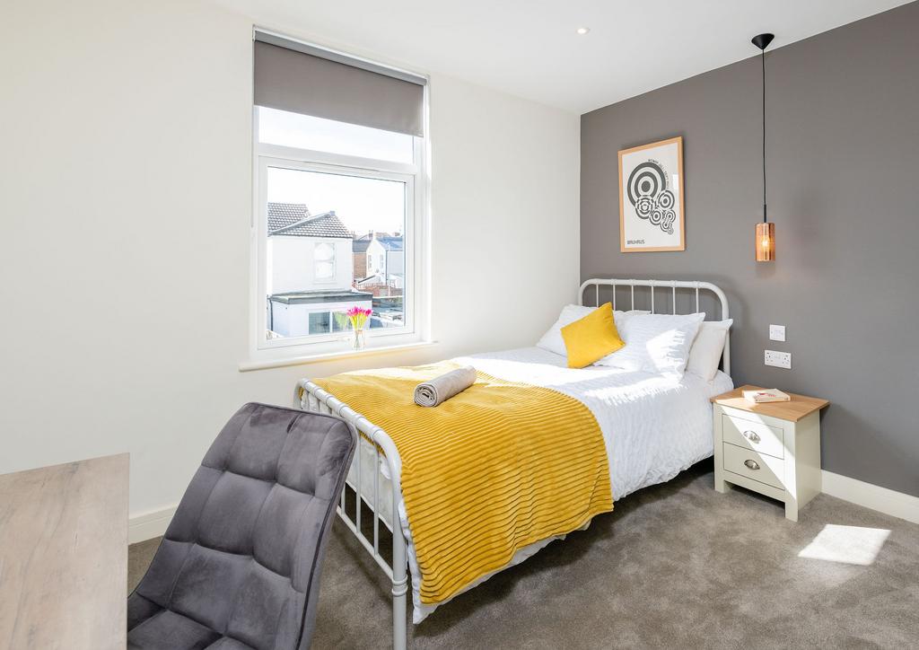 Room Laburnum Grove in Portsmouth