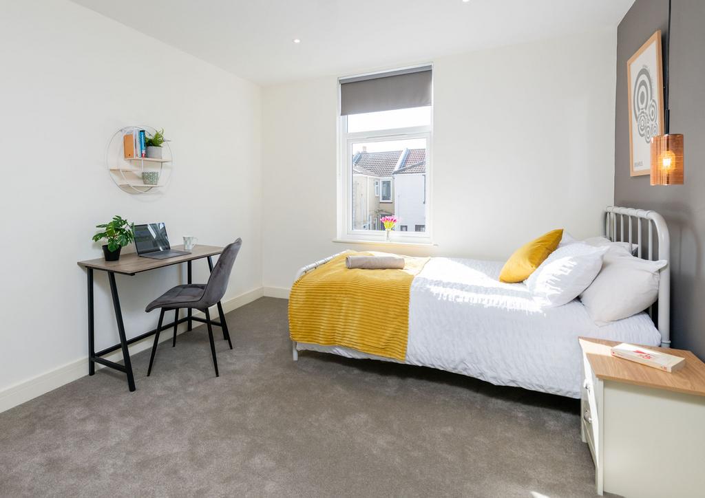 Room Laburnum Grove in Portsmouth