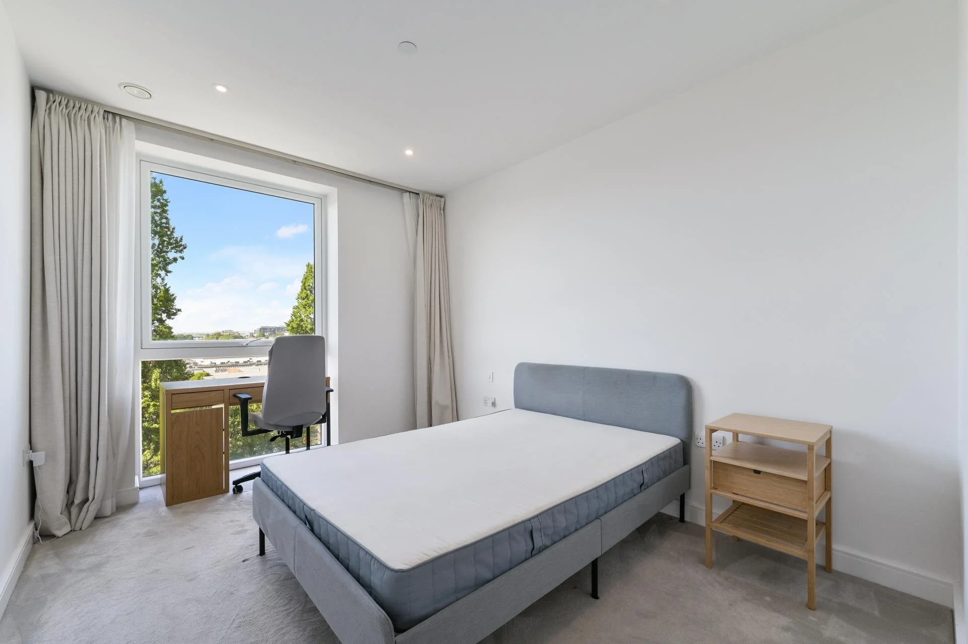 Flat Abbeydale Road in Greater London