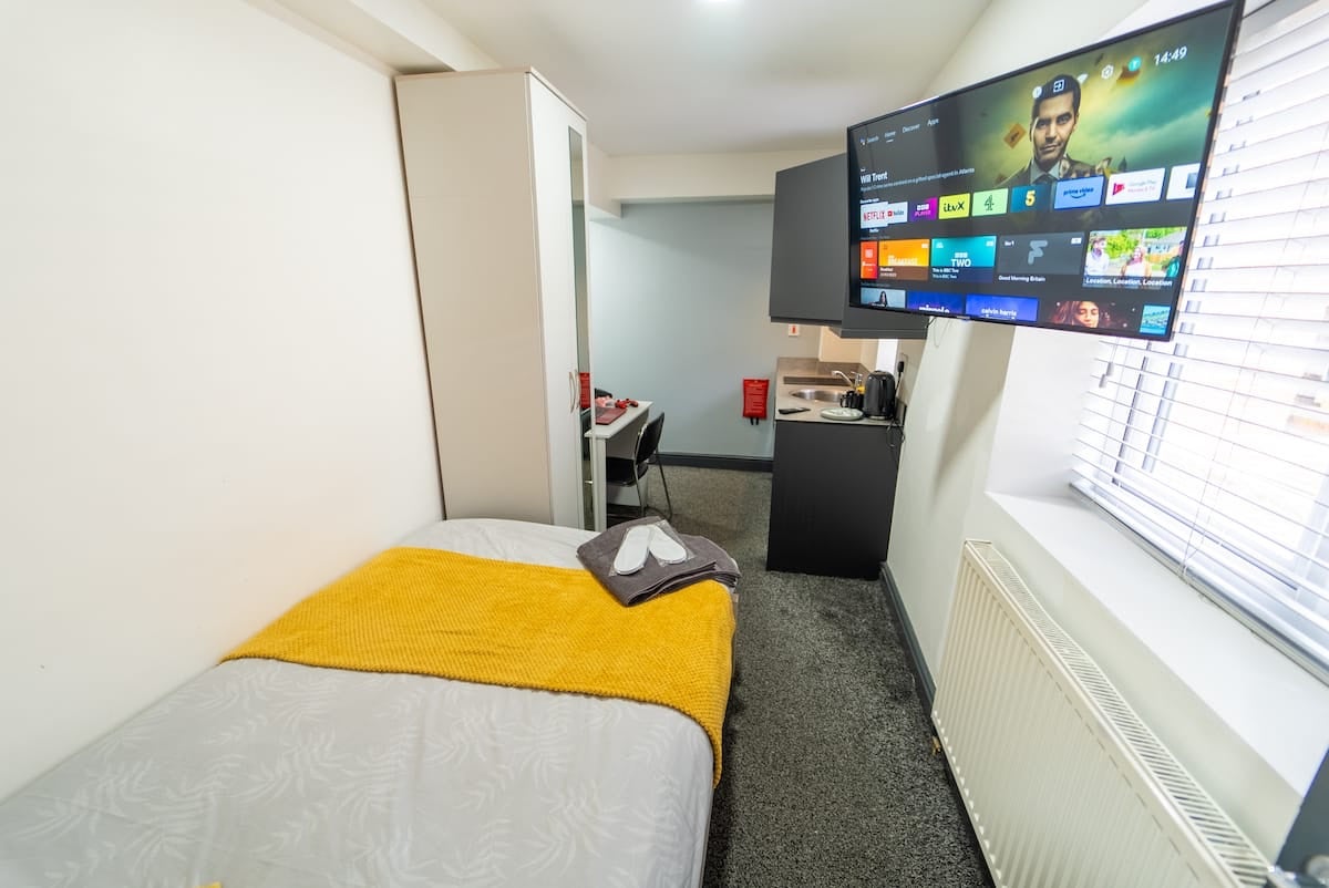 Room Bournbrook Road in Birmingham