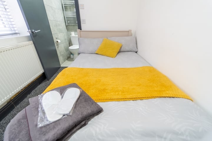 Room Bournbrook Road in Birmingham