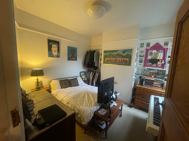 Room Aspinall Road in Greater London