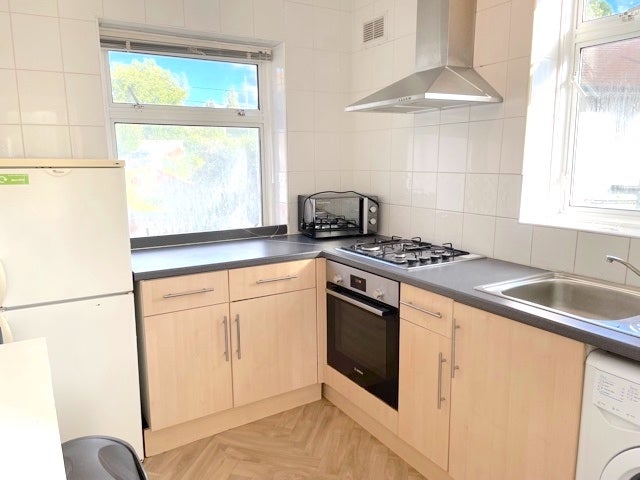 Flat Selborne Gardens in Greater London