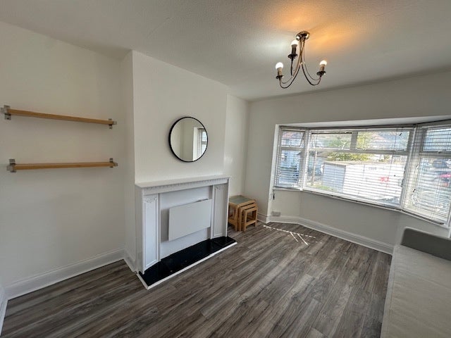 Flat Selborne Gardens in Greater London