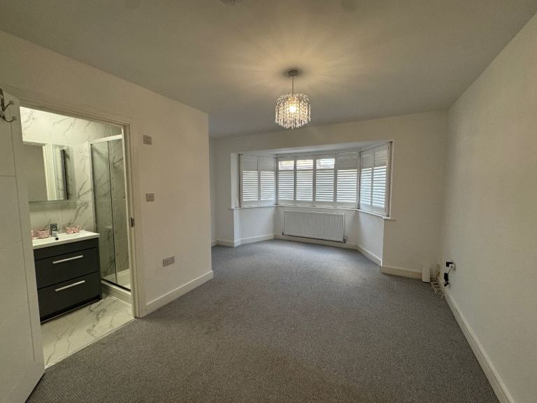 Flat Brenley Close in Greater London