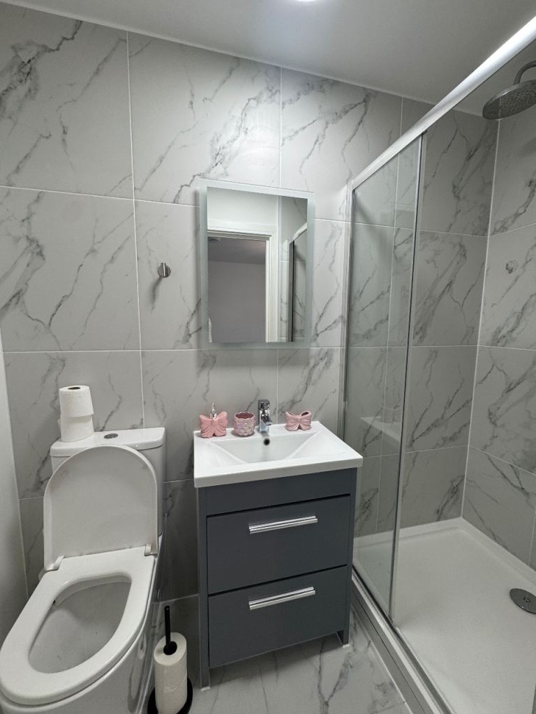 Flat Brenley Close in Greater London