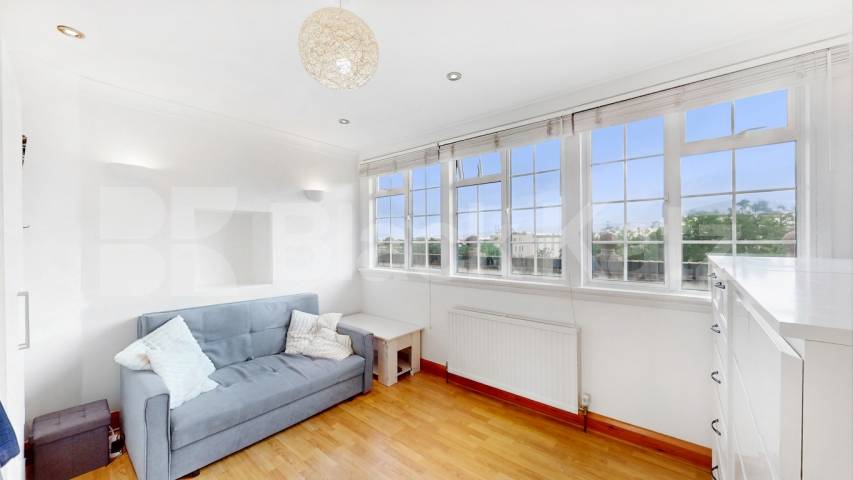 Flat Iverson Road in Greater London