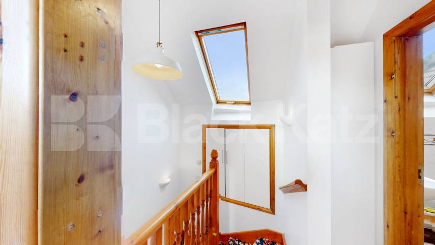 Flat Iverson Road in Greater London