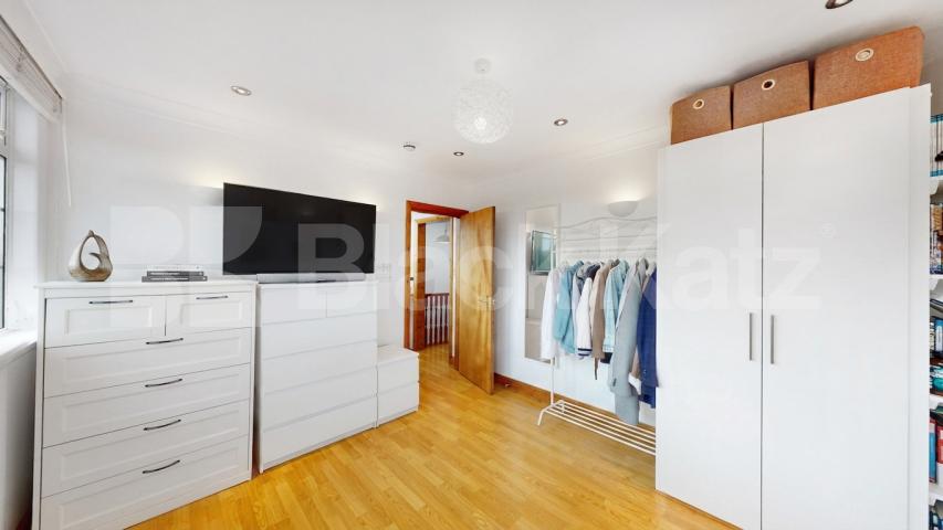Flat Iverson Road in Greater London