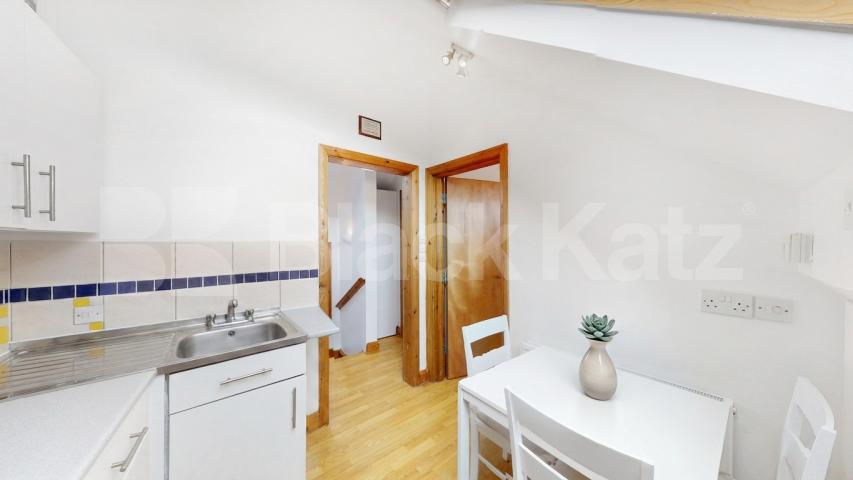 Flat Iverson Road in Greater London