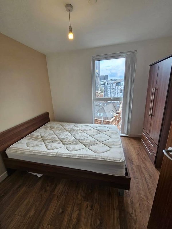 Room Sillavan Way in Salford