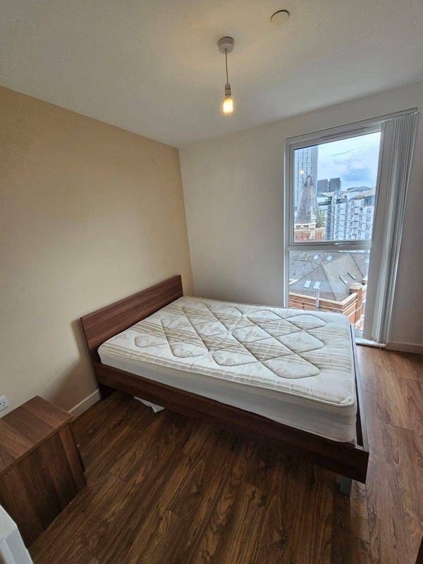 Room Sillavan Way in Salford