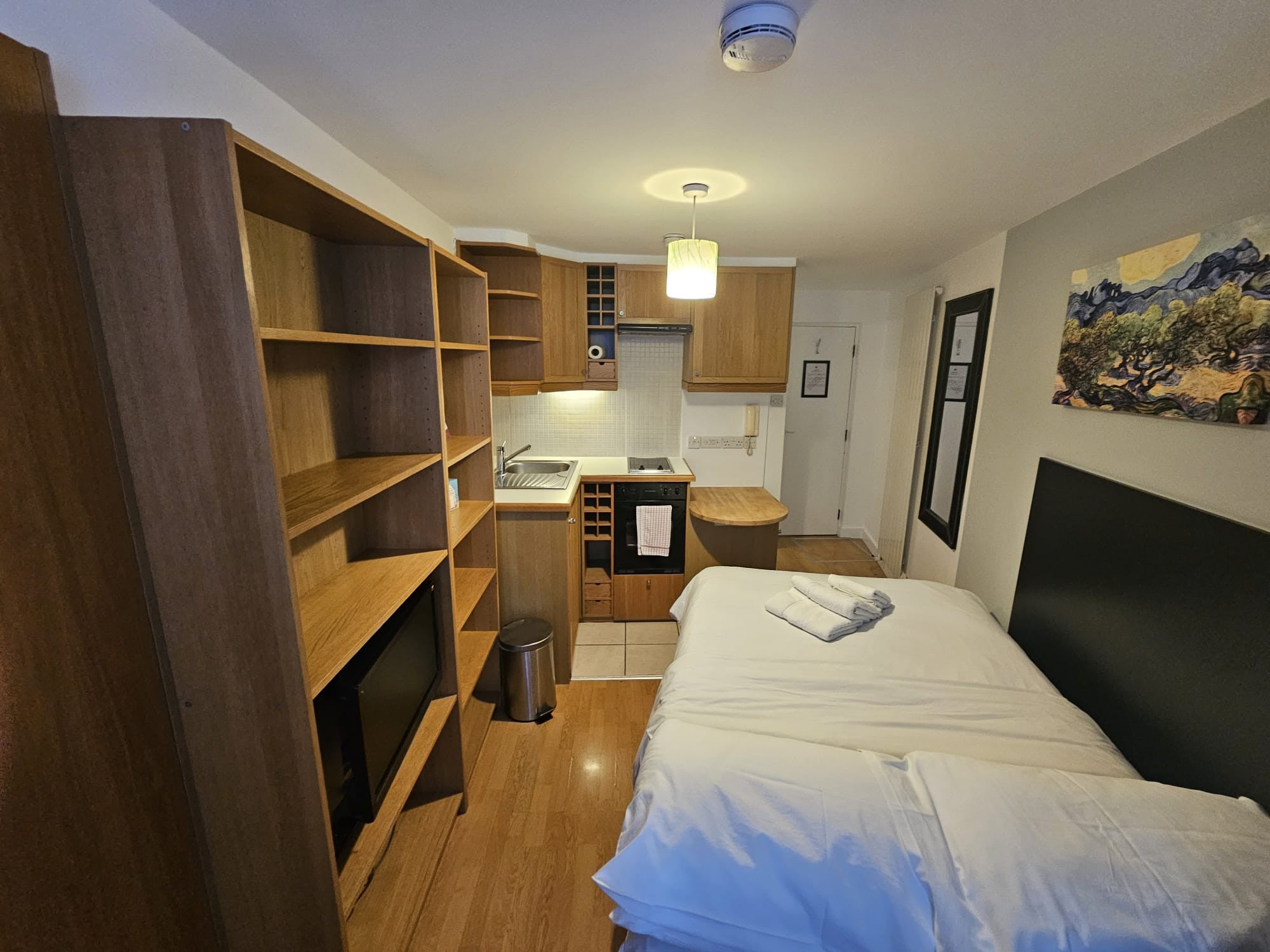 Flat Cartwright Gardens in Greater London
