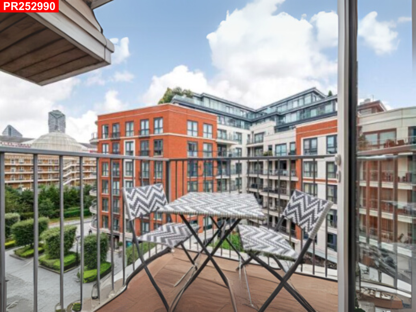 Flat Park Street in Greater London