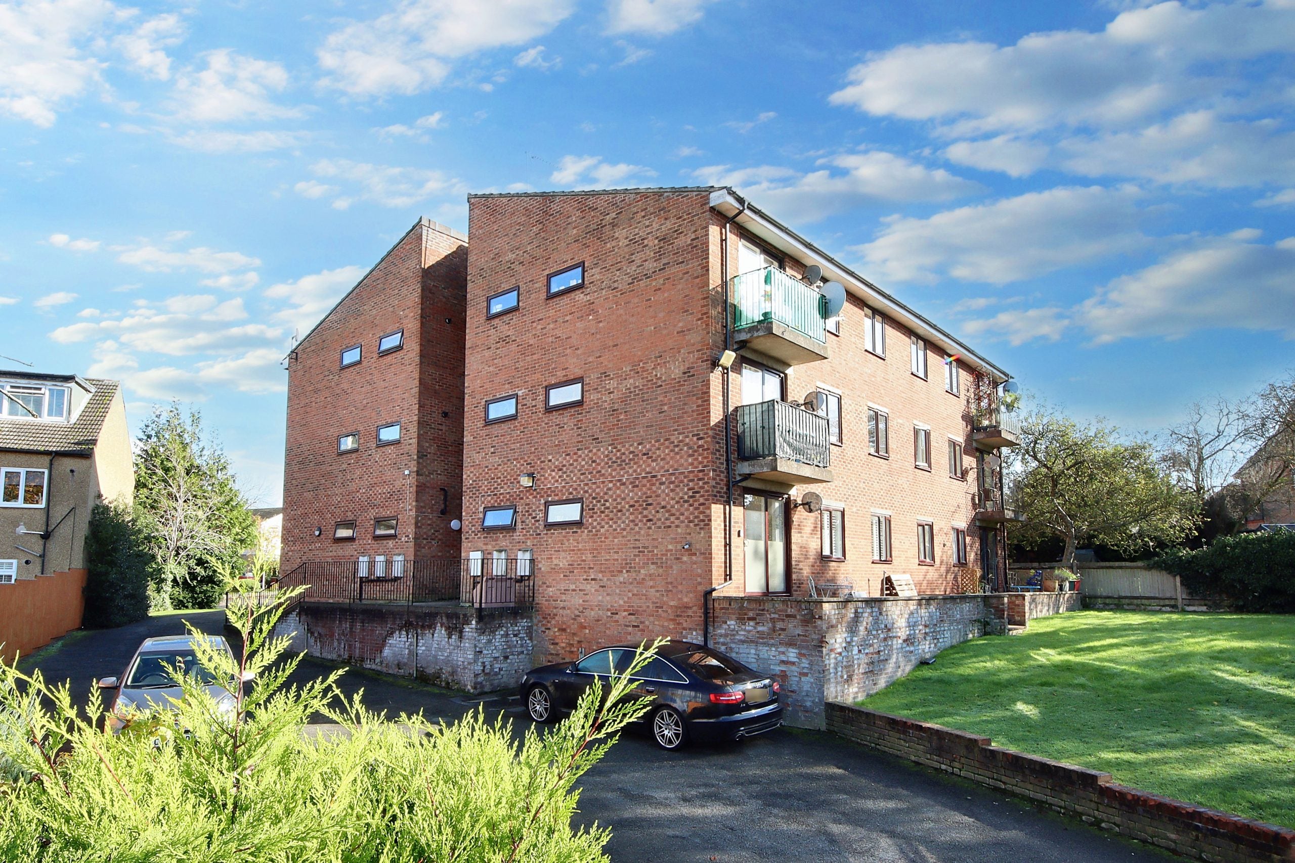 Flat Lambert Court in Hertsmere