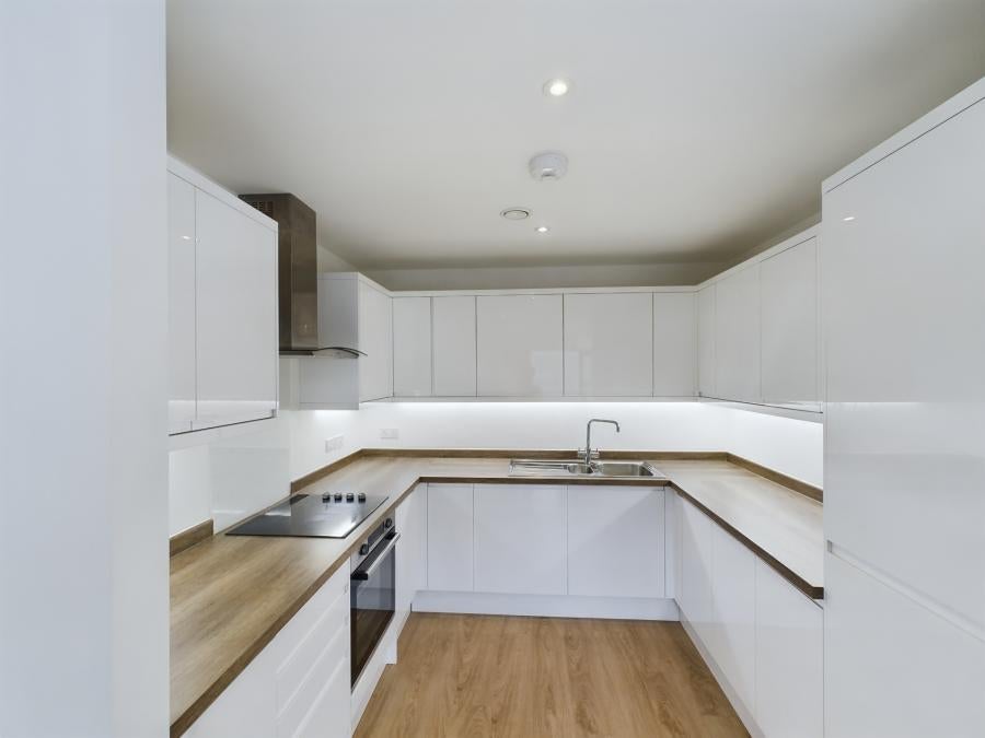 Flat Manorfield in Ashford