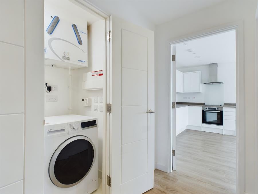 Flat Manorfield in Ashford
