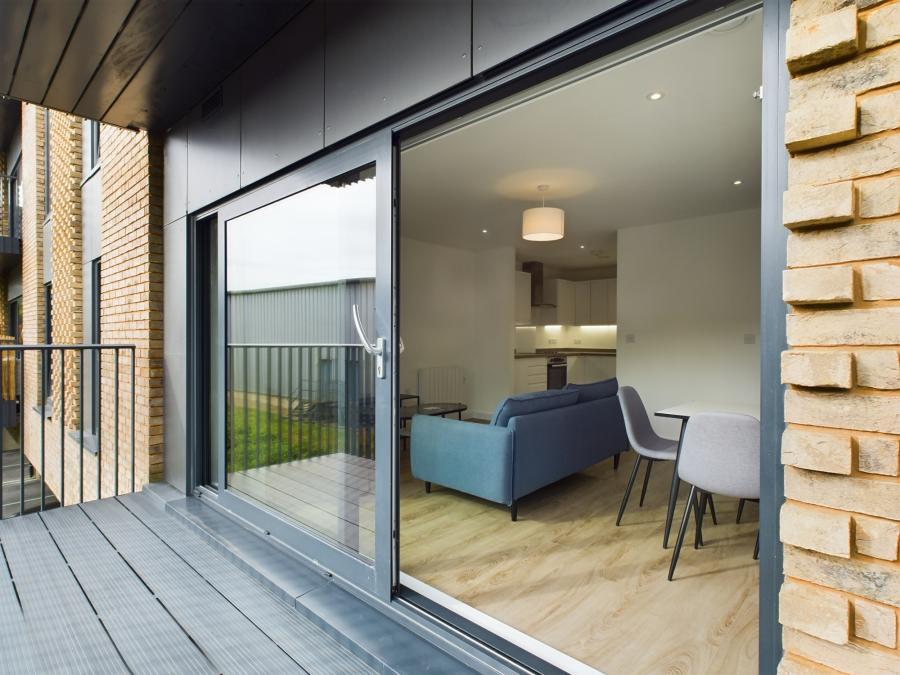 Flat Manorfield in Ashford