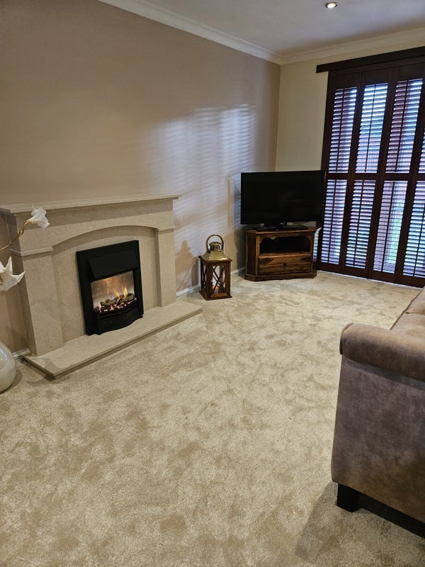 Room Burnbrae Road in Bonnyrigg