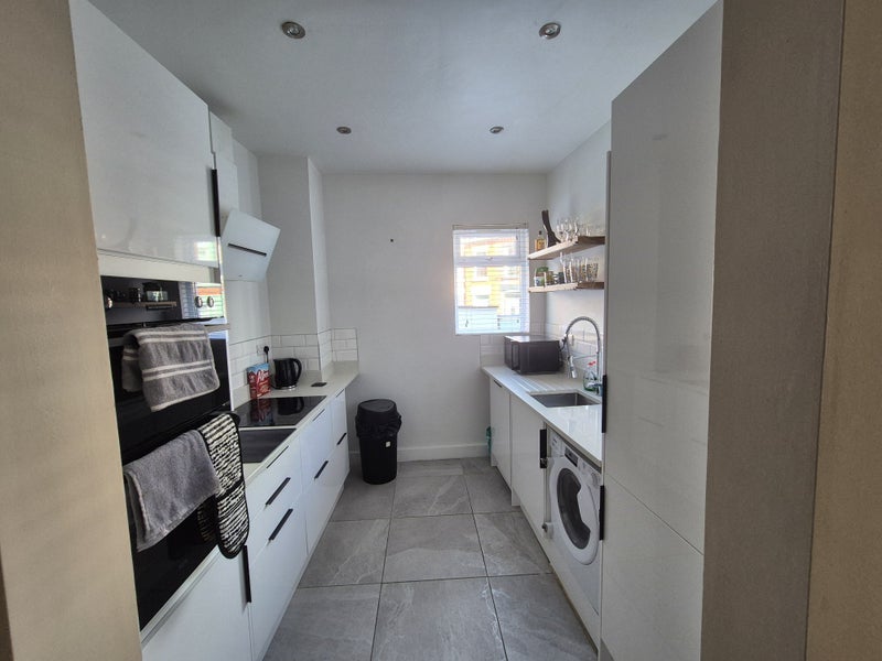 Room Willowdale Road in Liverpool