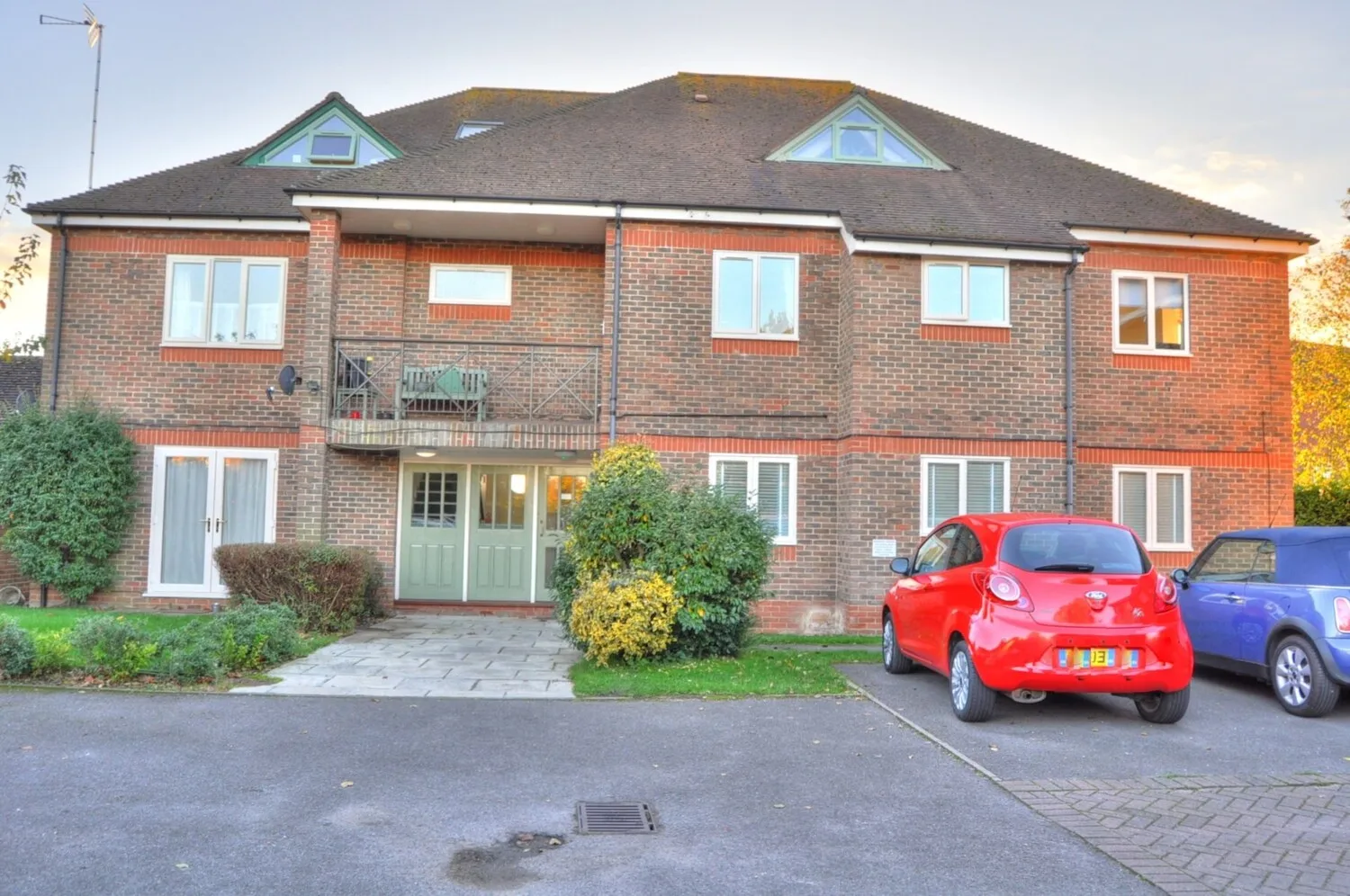 Flat Liston Road in Marlow