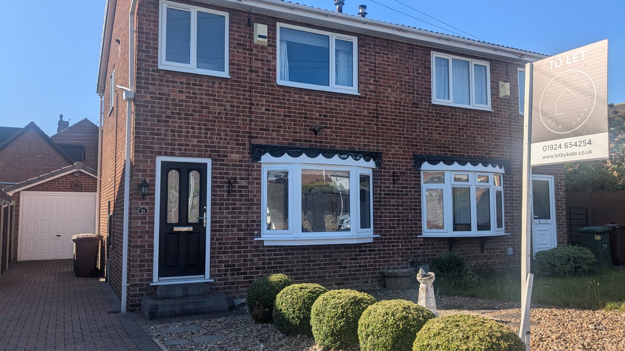 House Woodmoor Close in Wakefield