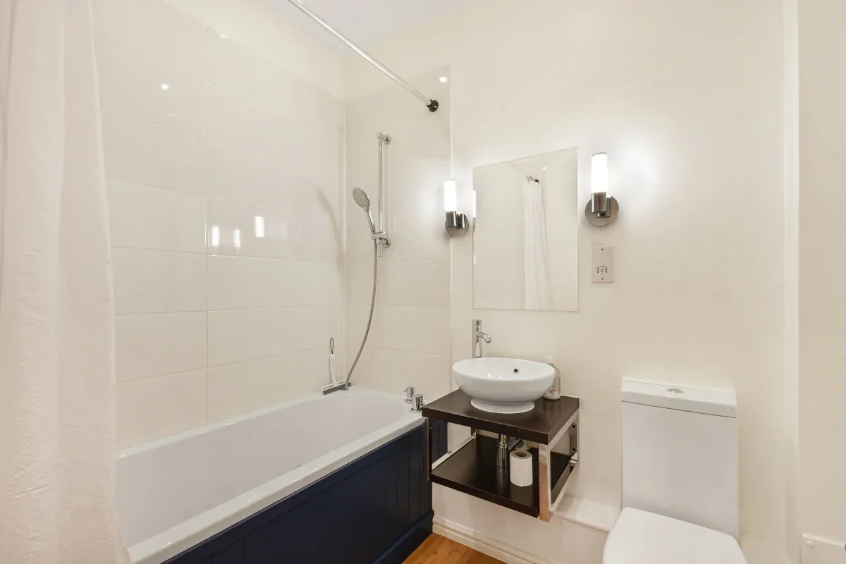 Flat Spital Square in Greater London